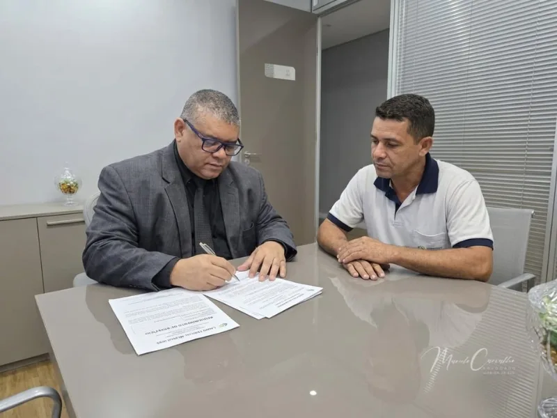 Dr. Marcelo prestando assessoria jurídica para casos de trabalho sem carteira assinada.